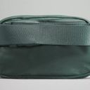 Lululemon EVERYWHERE BELT BAG tidewater teal. Photo 3