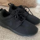 Nike Black Roshe Sneakers Photo 2