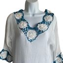 Daisy Women’s Blouse V-Neck 3/4 Sleeve  Applique' Crochet Trim White Pullover Photo 3