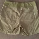 Mountain Hardwear EUC Mountain Hardware olive green shorts Photo 4