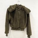 Alo Yoga Alo Foxy Sherpa Hooded Jacket Dark Olive Green Photo 1