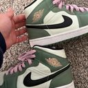 Jordan 1 Dutch Green Mids Photo 3