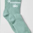 Alo Yoga NWT  Unisex Half-Crew Throwback Socks Botanical Green/White Size Medium Photo 0