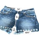 Guess  daisy flowers embroidered jeans shorts Photo 3