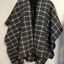 Forever Dreams women’s cape/shawl. Size One Size Gray Photo 1