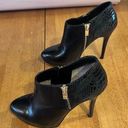 Michael Kors  BLACK LEATHER SIDE SIP BOOTIES PLATFORM HEEL PUMPS SIZE 6.5 Photo 6