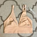 Everlane  The Invisible Bra, light tan Photo 2