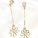 Daisy  Earrings Photo 0