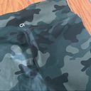 Gap NWOT Gapfit camo biker shorts size small Photo 7