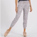 Vuori Performance Light Heather Camo Grey Jogger Pant Photo 2