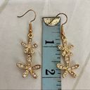 Daisy Gold tone rhinestone floral dangle earrings,  flower fashion jewelry Photo 3