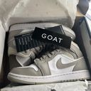 Nike Air Jordan 1 Mid Photo 0