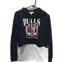 Nba Erin Andrews Chicago Bulls black cropped hoodie Large L  Photo 0