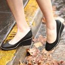 Betabrand  • All-Weather Wedge heels pumps Onyx black leather waterproof Photo 2