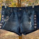 Harper  Women's Floral Embroidered Denim Shorts Size 30 Photo 0