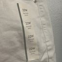 Ava & Viv New Sz 22 - Bermuda- Women's Plus Size High-Rise Jean Shorts - - White- Photo 5