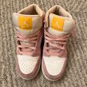 Nike Air Jordan 1 Mid Photo 1