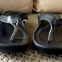 Olukai Okukai Women’s Leather Flip Flop Thong Sandals in Black with Detail. Photo 3