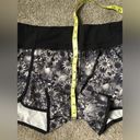 Lululemon  Run Times Short *4-way stretch in Flowabunga Black Angel Wing Size 12 Photo 13