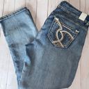 Maurice's Women’s  Capri jeans SZ 9 10 embellished stitch 32x25 light wash Photo 1