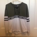 Justify Women’s size small Sweatshirt olive green and off white Photo 2