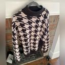 Nine West  Large Houndstooth Sweater Excellent Condition Black & White Photo 2