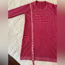 Lululemon  Swiftly Tech Long Sleeve Crew in Heathered Berry Rumble Size 6 Photo 14