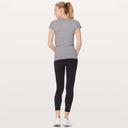 Lululemon  Swiftly Tech Short Sleeve Crew in White / Black (Striped) Size 4 Photo 2