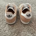 Adidas Light pink Gazelles Photo 1