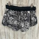 Lululemon  Hotty Hot Short Flowabunga Black Angel Wing / Black Womens 4 Lined Photo 3