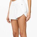 Lululemon  Tracker Short V *4" White Women's 6 Photo 0