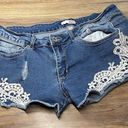 Bongo  Floral Embroidered Denim Shorts - Women's Size 13 - Rare Y2K, Summ… Photo 0