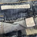 DKNY  SZ 4 Jean Shorts Distressed Frayed Hems Medium Wash Mid-Rise Pockets Blue Photo 4