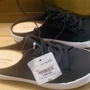 St. John’s Bay NWT St. John's Bay Boating Womens Sneakers size 6 black Photo 2