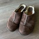 UGG  Australia Women’s Kohala Brown Clogs Size 9 Sheep Wool Lined Leather Suede Photo 2