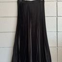 H&M NWT Women’s  High Waisted Pleated Midi Skirt in Black size M Photo 2