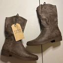 Frye New  and Co Ivie brown boot 7.5 Photo 0