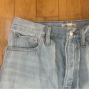 Madewell  The Mom Jean Short 27 Light Wash Photo 4