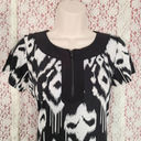 Tiana B  black and white knee length shift dress  with zipper collar detail

Size small Photo 4