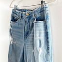 Good American  The Weekender Girlfriend Distressed Slim Jeans Light Wash Blue 4 Photo 10