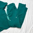 FIGS Catarina one pocket shirt and Zamora Jogger Scrubs Set in Green Photo 10