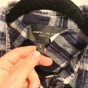 Romeo + Juliet Couture Cropped Flannel Photo 1