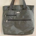 Baggallini Like new large  gray shoulder bag. Sz 16x13 Photo 2