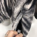 Alfred Dunner Mink Faux Fur Jacket Button Clouser Womens Sz 8 Black White Poncho Photo 3