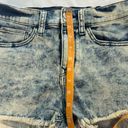 EXPRESS  Women sz 4 Acid Wash Demin 2” Short Raw Hem Mid Rise Stretch 80s Grunge Photo 4