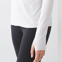 Lululemon  Suberb Long Sleeve Wee Stripe Heathered Light Gray Tee Size Medium Photo 5