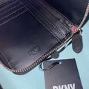 DKNY  Designer Black Zip Up Wallet Photo 1