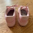 Nike Pink Sneakers Photo 3