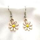 Daisy  Flower Earrings Photo 0