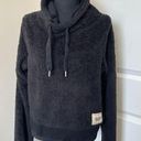 Hollister  Women's Cropped Sherpa Fuzzy Long Sleeve Black Pullover Large (T163) Photo 0